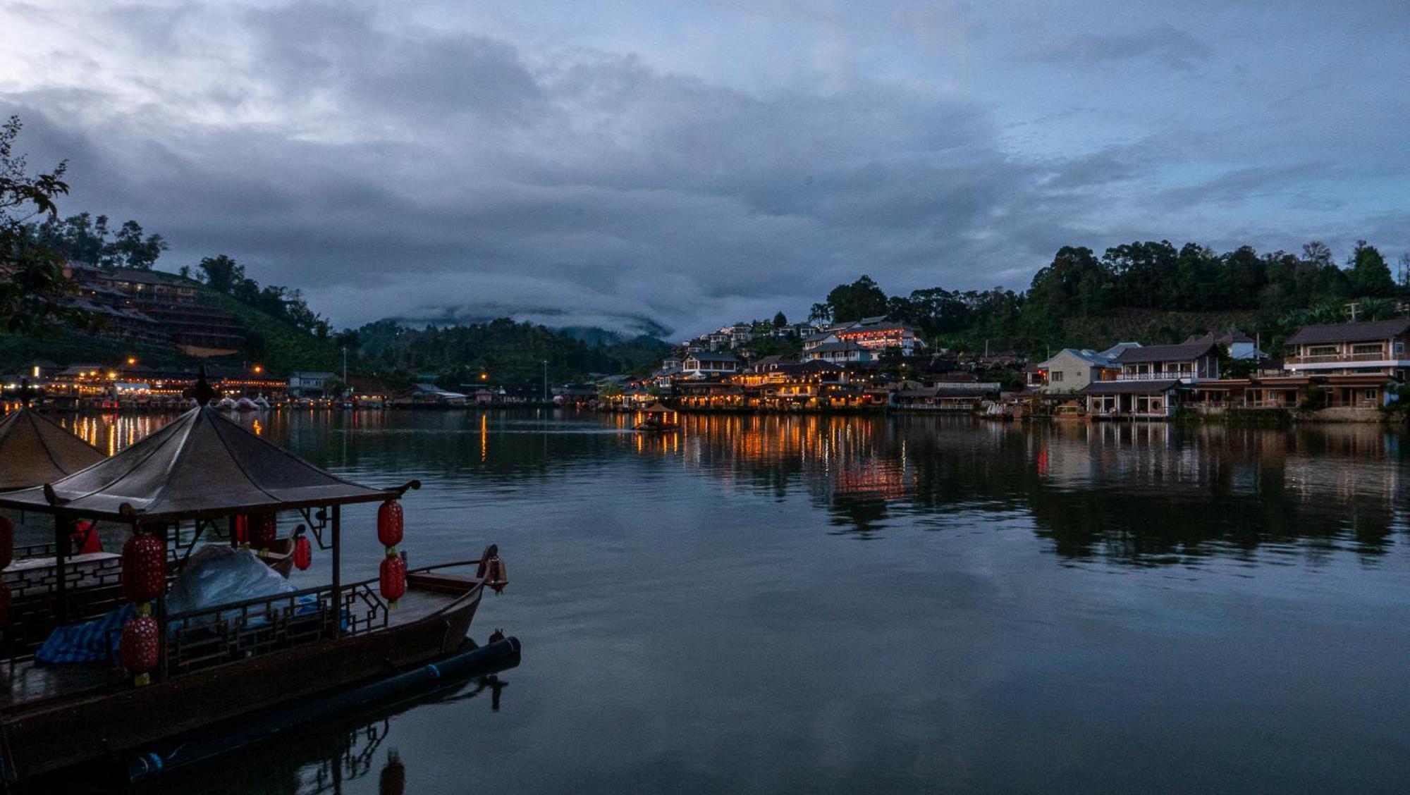 รักไทยโฮมสเตย์ Ban Rak Thai Экстерьер фото